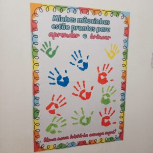 Painel carimbando as mãozinhas